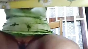 பார்ன்ஸ்டார் லீனா தூங்குவதை பாதுகாப்பு காவலர் கண்டுபிடித்தார்