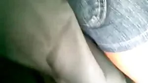 குட்டி ப்ளாண்டி விற்பனையாளரால் ஏமாற்றப்படுகிறார்