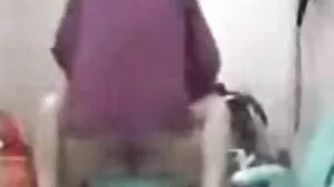 கவர்ச்சியான கேல் ஜிலியன் ஜான்சன் முகம் சுளித்தார்