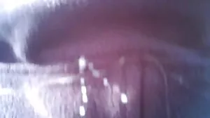 மருட்சியுடைய அம்மா மகனின் சிறந்த நண்பரை வீசுகிறார்