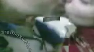 ஒலிவியா கடின உடற்பயிற்சிக்காக வருகிறார், கடினமாக மெல்ல வருகிறார்