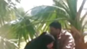 ஆர்வமுள்ள ரெட்ஹெட் ஹோட்டல் பணிப்பெண் குத மூவர் குழுவில் சேர வற்புறுத்தினார்