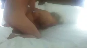 கொழுப்பு மோனா ஒரு பெர்வ் மூலம் துளையிடப்படுகிறது