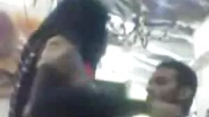மிகவும் இளம் மற்றும் பெரிய சேவல்கள்