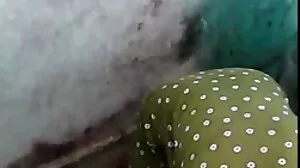 ப்ரூனெட் ஹோ கியா டெர்சா கழுதை வாயில் செல்கிறாள்