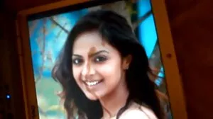 வளர்ப்பு சகோதரி அனஸ்தேசியா தனது பழக்கவழக்கங்கள் மற்றும் பெரிய சேவல்களை விரும்புகிறார்