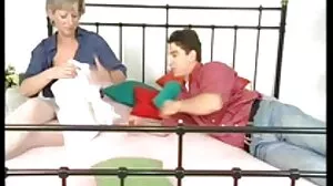 ரெட்ஹெட் BBW ஃபக்கிங்கிற்கு முன் ஸ்லோப்பி ஹெட் கொடுக்கிறது
